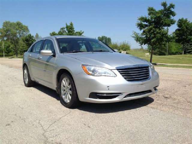 2012 Chrysler 200 Touring 4dr Sedan
